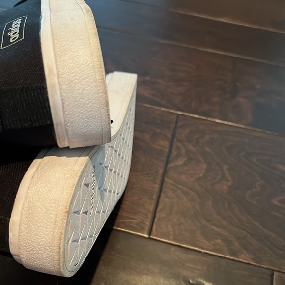 Adidas black sneaker 8.5 - Picture 8 of 10